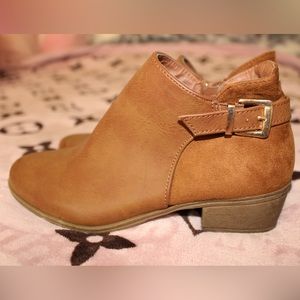 Tan ankle booties🤎
